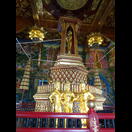 Im Schrein der Stadt (im Wat Chedi Luang)